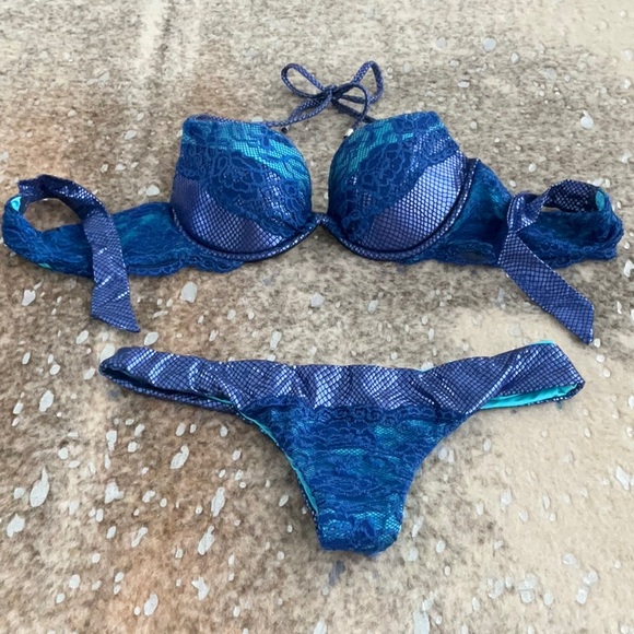 Beach Bunny 2 piece Blue w/Lace Snake Print